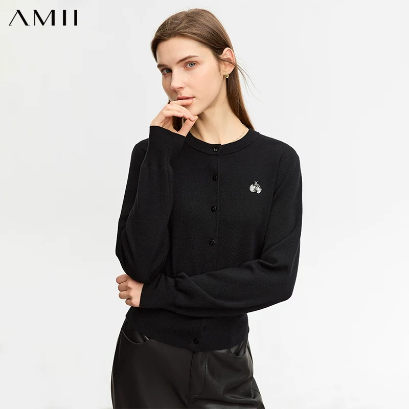 AMII Minimalist Woolly Sweater - огляд і ціна Embroidery Lady Bug